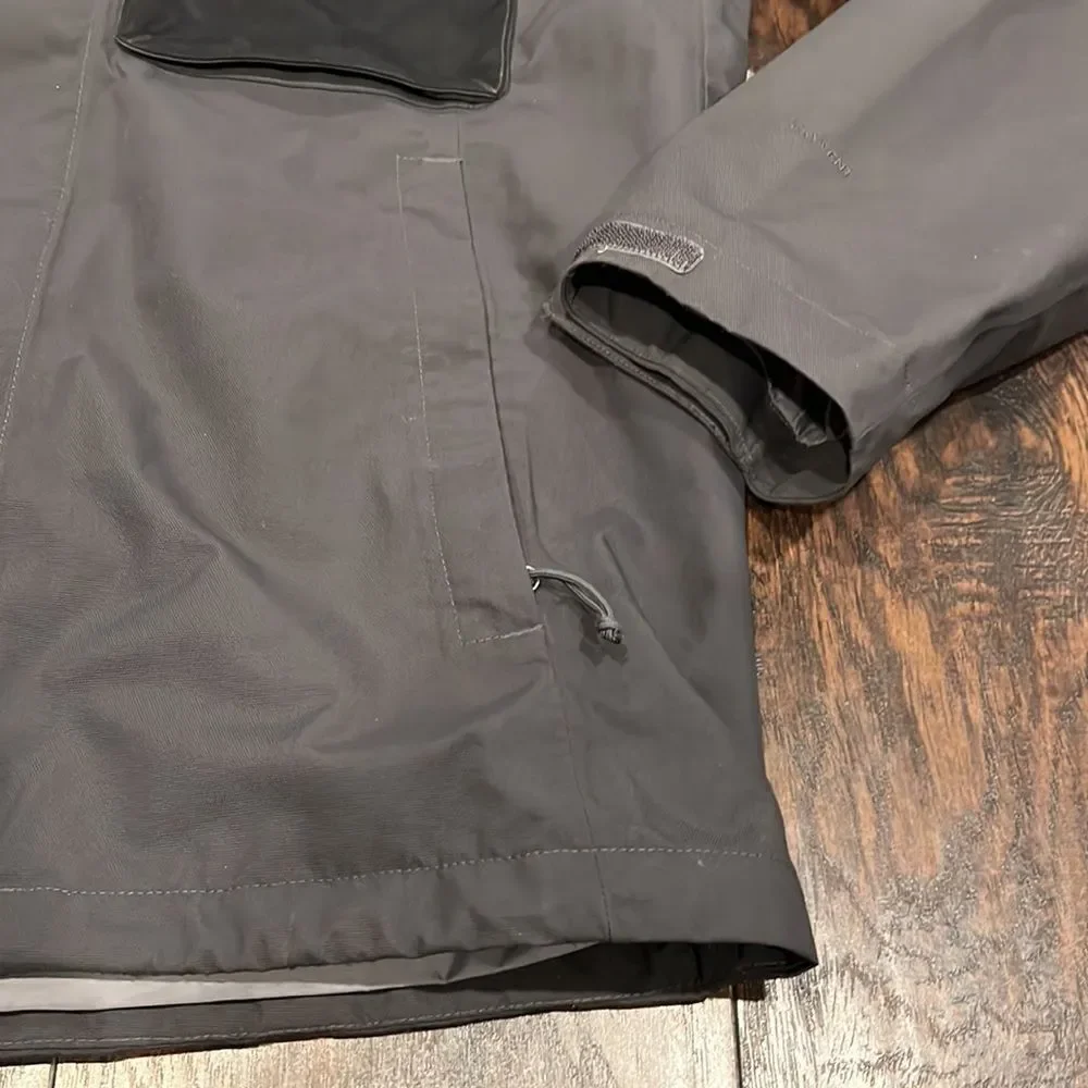 The North Face Hauser Nylon outdoor jacket grey and black size L in EUC big logo